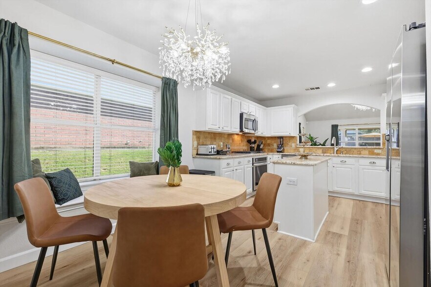 Building Photo - 2831 Rosewood Blvd