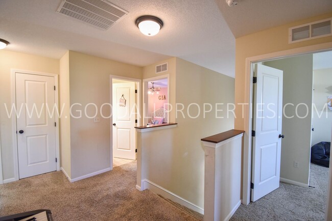 Building Photo - 5 Bedroom Home with Fenced Yard, and 3 Car Garage in Waukee