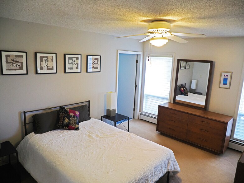 Building Photo - 100 Crab Apple Ln