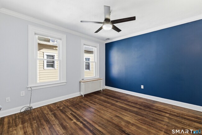 Building Photo - 198 Oxford St