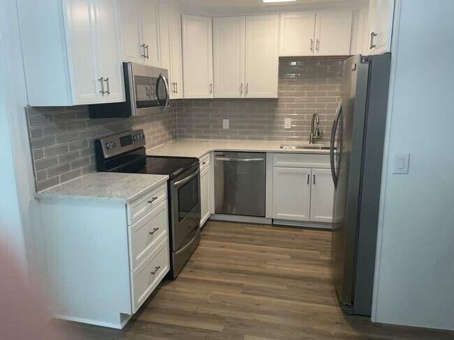 Primary Photo - 4958 Edmondson Pike