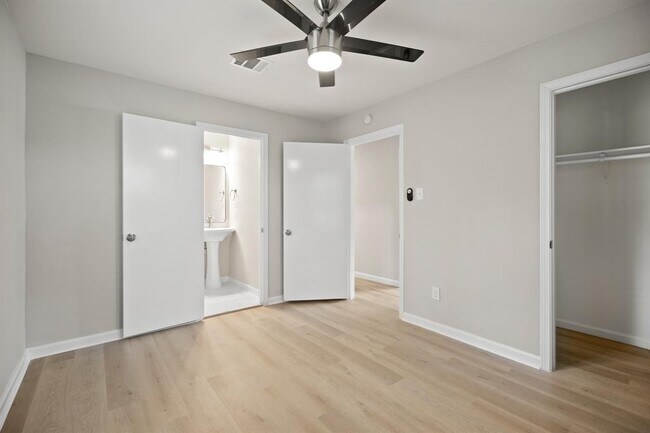 Building Photo - 2122 Stadium Dr