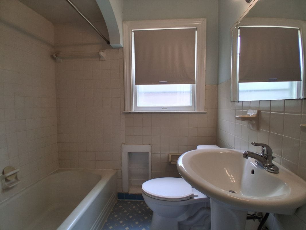 Building Photo - 315 W Ridgewood Ct