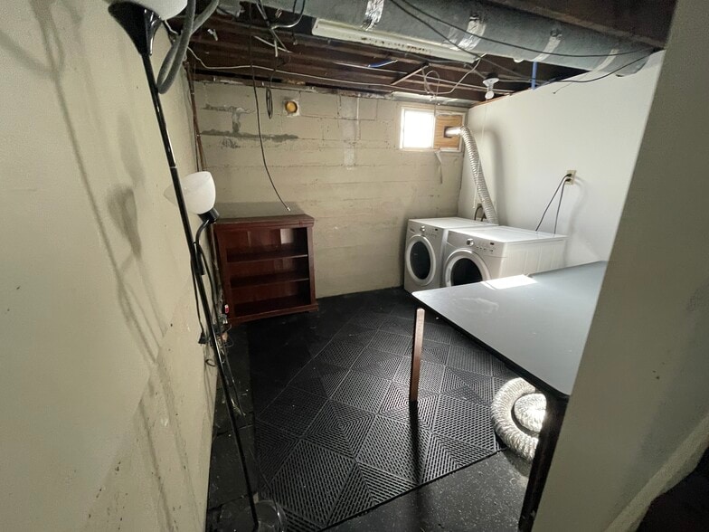 Building Photo - 282 N Franklin St