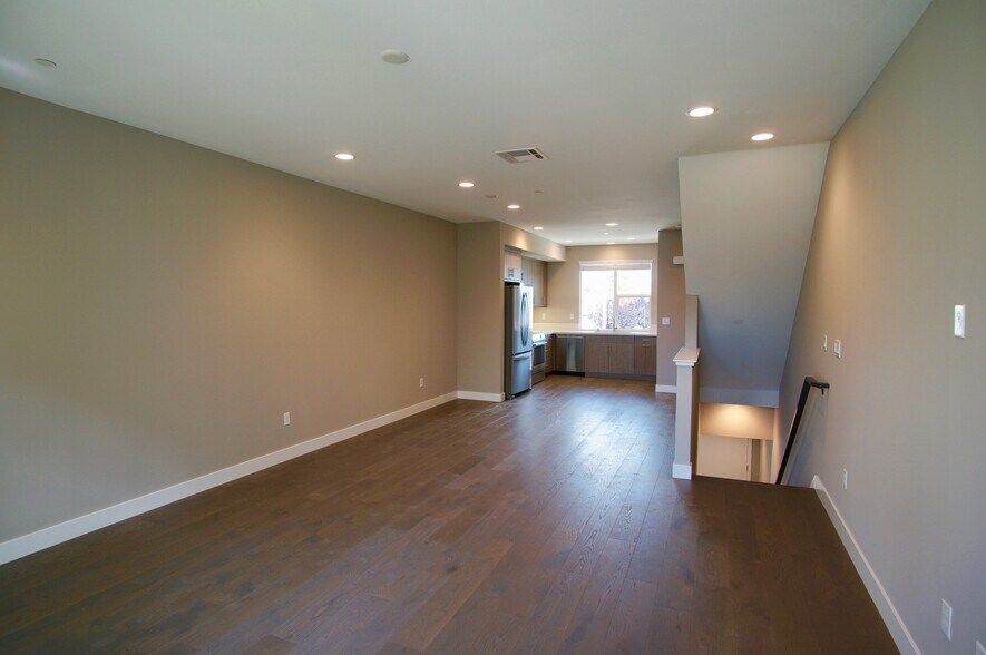 Building Photo - 1427 Wood St