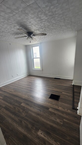 Building Photo - 129 Maple Ave
