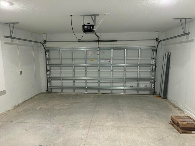 Building Photo - 664 Carlyle Wy