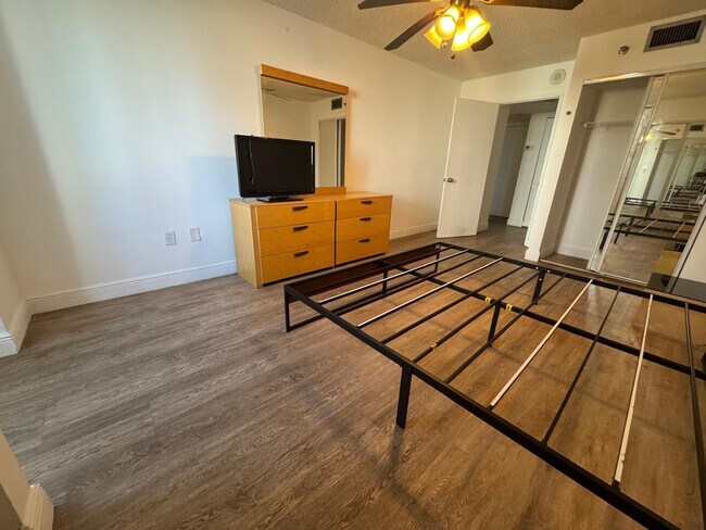 Building Photo - 850 N Miami Ave