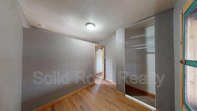 Building Photo - 806 E Mesa Ave