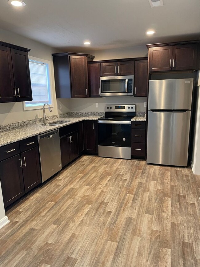 Building Photo - Future Rental-3 Bed/2.5 Bath Townhouse-Dov...