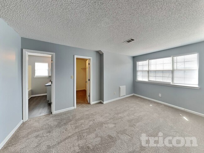 Building Photo - 6836 Saganaw Dr