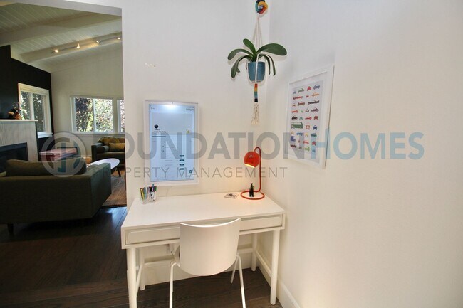 Building Photo - Fully Furnished 5BD/2.5BA Hillside View Home-FOUNDATION