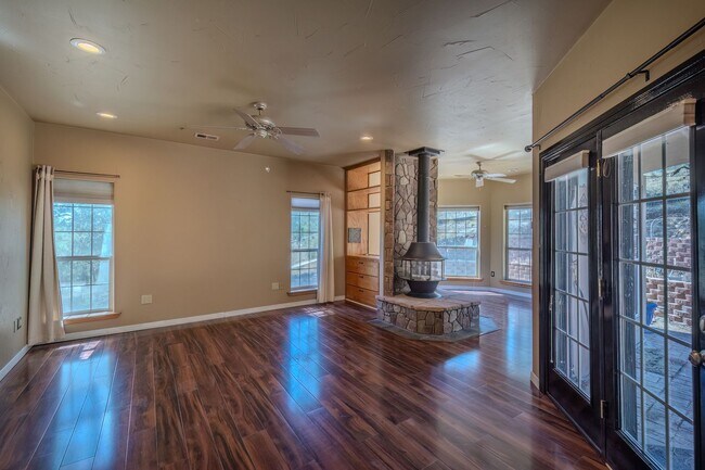 Building Photo - 111 Coker Ln