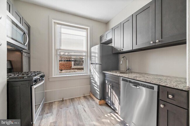 Primary Photo - 834 W Lancaster Ave