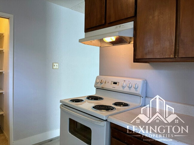 Building Photo - Charming 2BD/1.5BA Sacramento Home, near J...