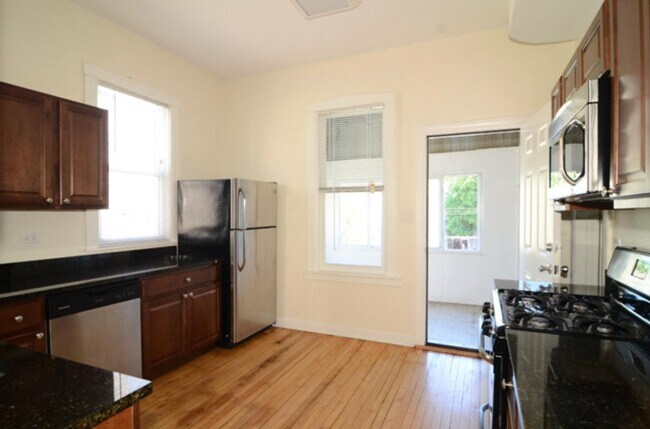 Building Photo - 2519 N Francisco Ave