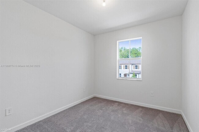 Building Photo - 3 br, 2.5 bath Townhome - 12725 NW 24th Ave