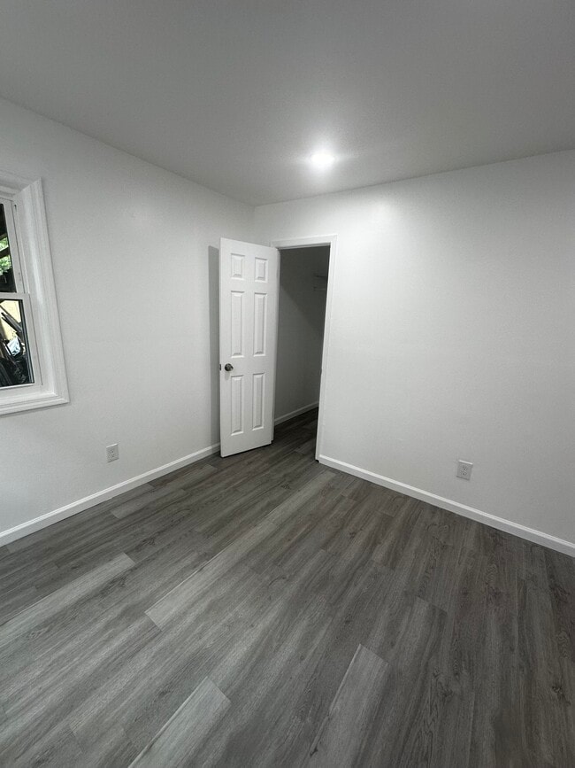 Building Photo - 179 Ada Dr