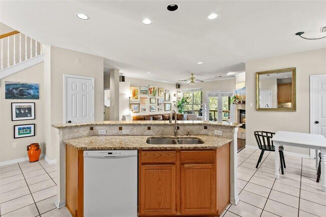 Building Photo - 5950 Mesa Verde Cir