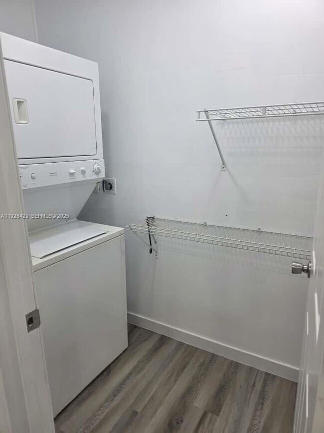 Building Photo - 23 Miami Gardens Rd