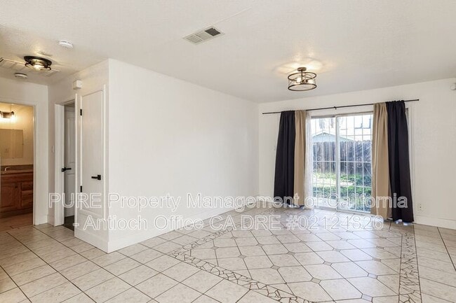 Building Photo - 2101 Banyan Way