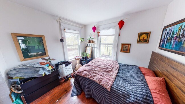 Building Photo - Luxuriously Remodeled 1BR Suite in East Rock | Designer Island Kitchen | Steps to Yale SOM