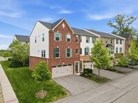 Building Photo - 2305 Pointe View Dr