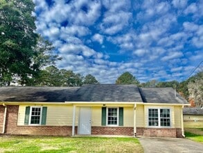 Building Photo - Hennon Dr #238