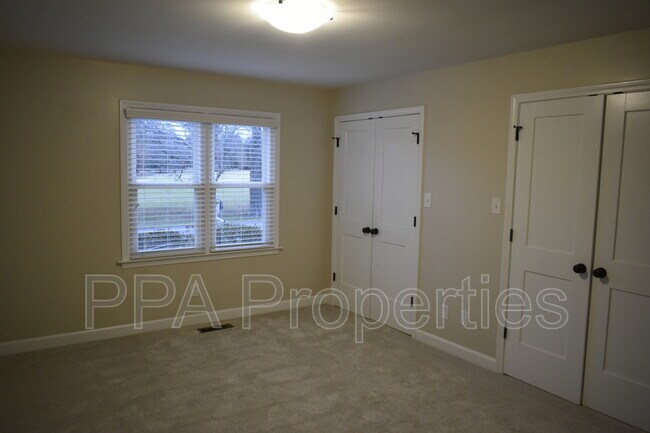 Building Photo - 2894 Willow Cove Dr