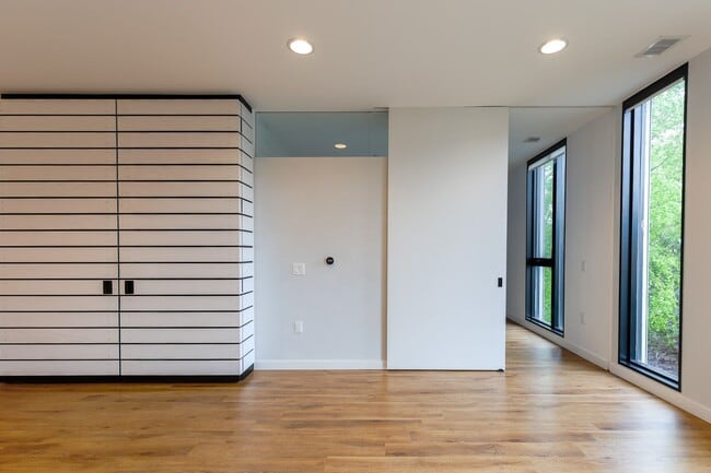 Building Photo - Terrific One Bedroom Condo in Truxton Circle!