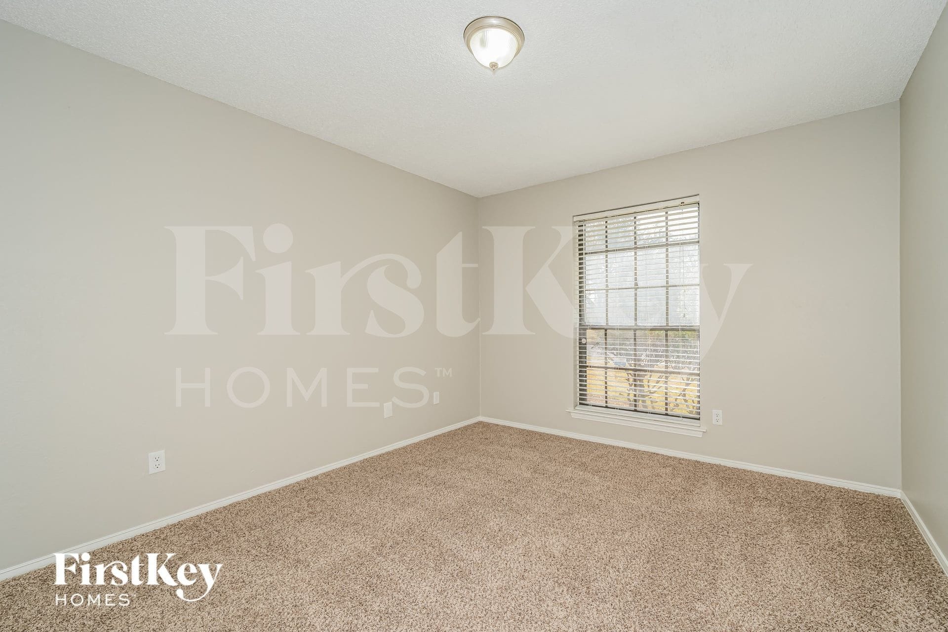 Building Photo - 3941 Los Robles Dr