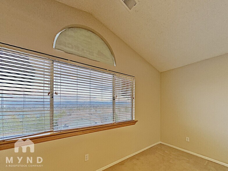Building Photo - 1576 Reno View Dr