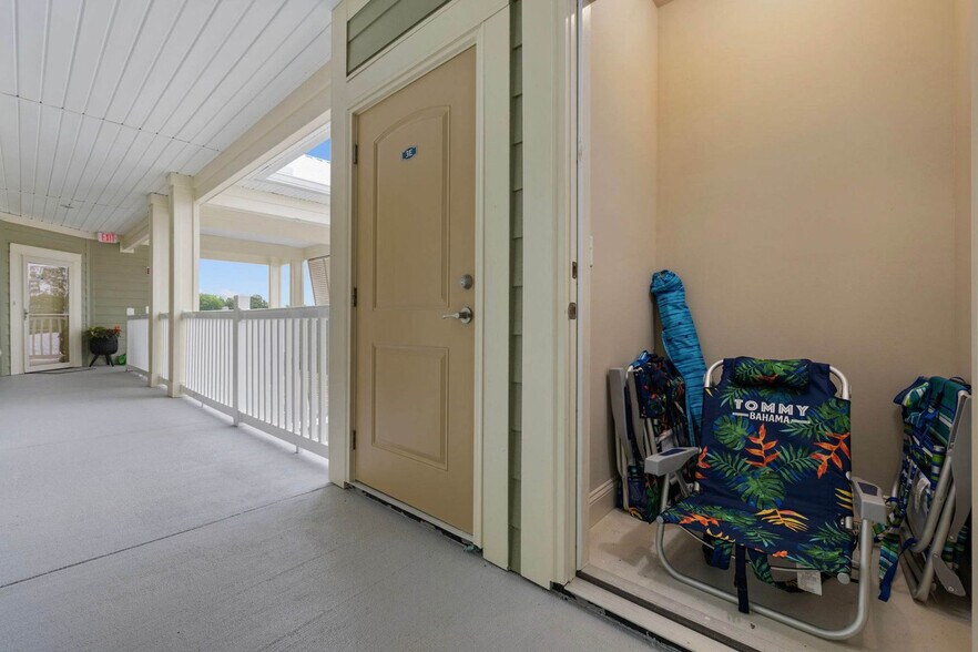 Building Photo - 587A Sunnyside Ave