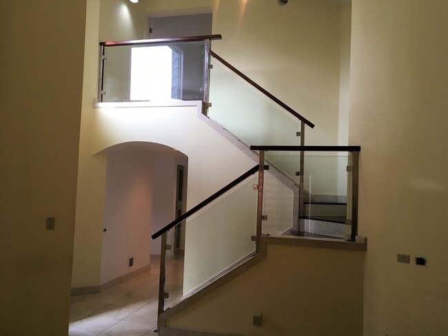Building Photo - Beautiful Riverfront Condo in NW Bend!