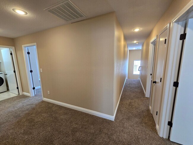 Building Photo - 4 Bedroom Rhodes Ranch Home for Rent