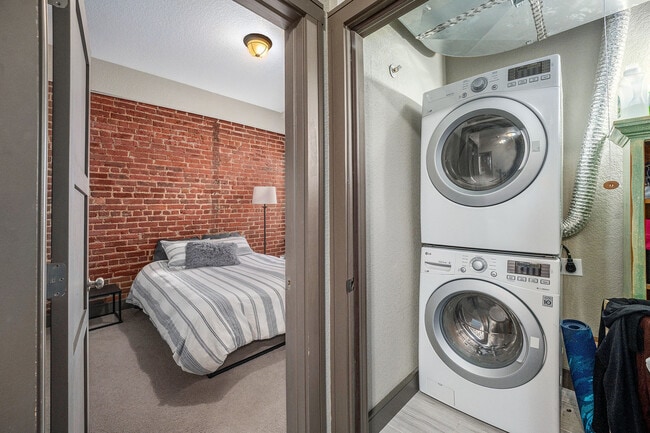 Building Photo - 232 N Broadway