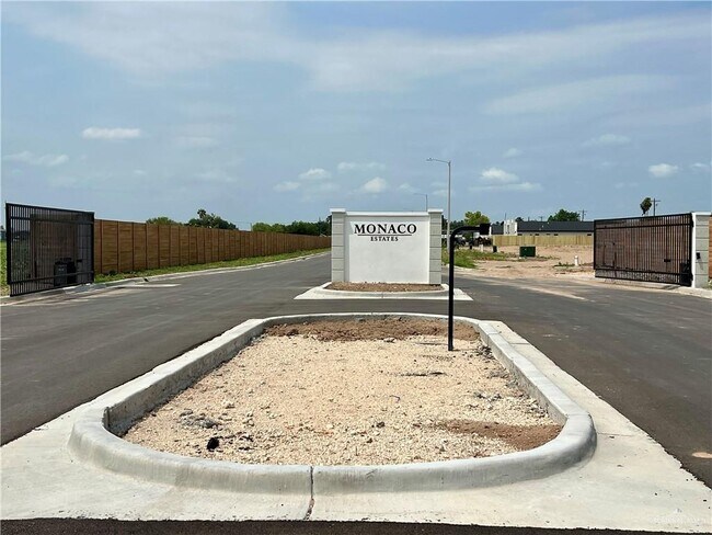 Building Photo - 6 Norma Ln