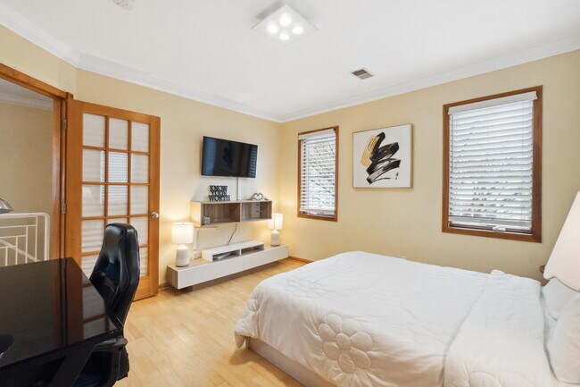 Building Photo - 40 Ella St