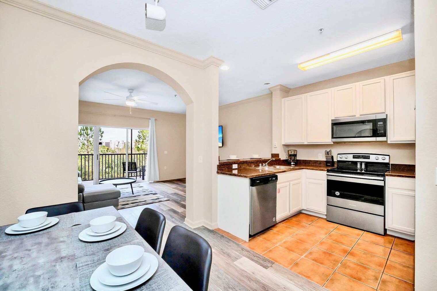 Building Photo - 14200 Avalon Rd