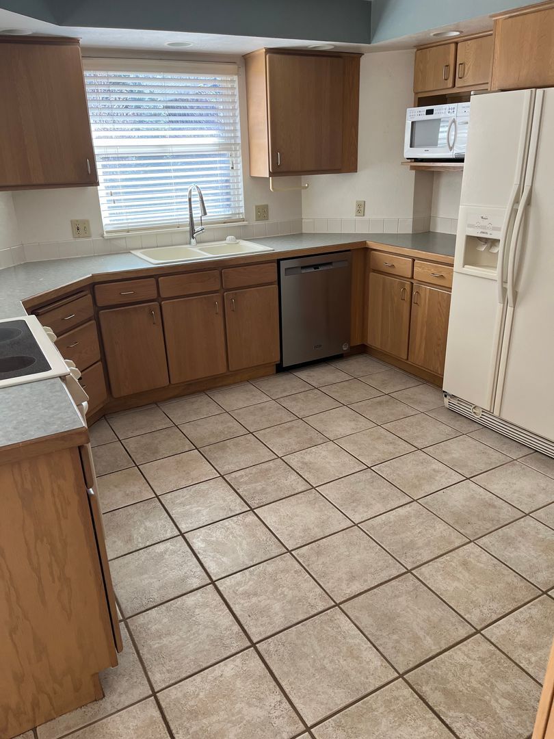 Building Photo - 7330 Mt Meeker Rd