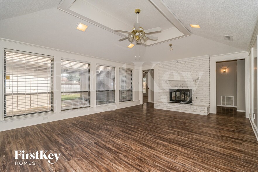Building Photo - 3941 Los Robles Dr