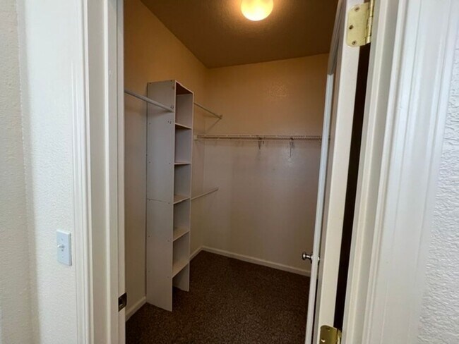 Building Photo - 2912 Medinah Way