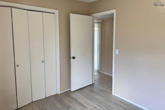 Building Photo - 1901 Wenonah Ave