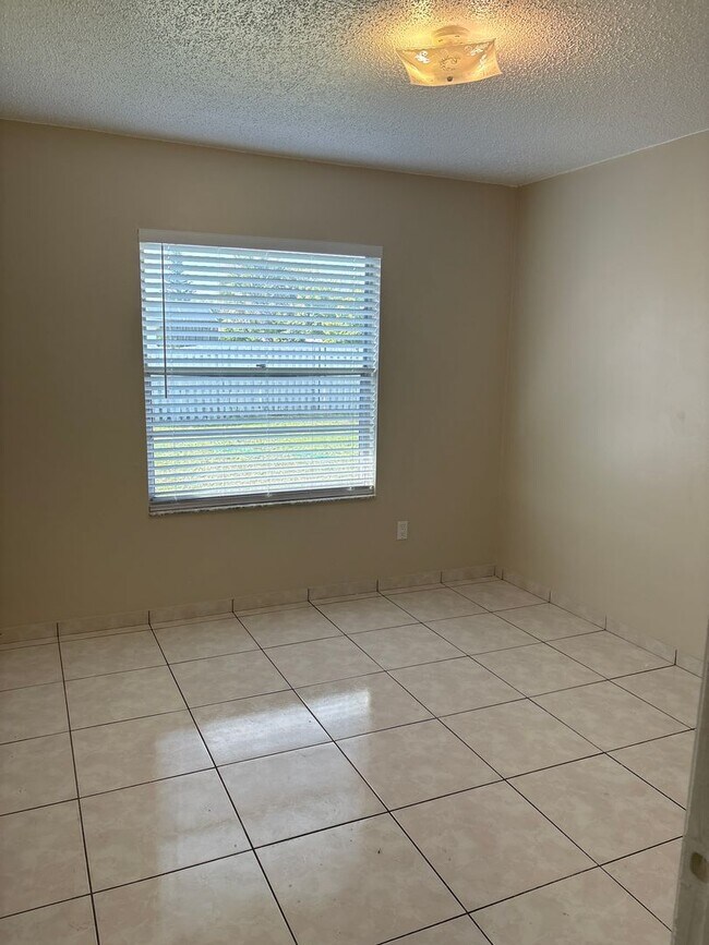 Building Photo - 4 Bedroom Home in a Prime Location!