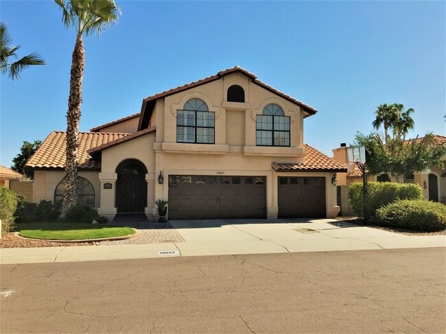 Primary Photo - Beautiful 4Bd x 2.5Bath w/ HUGE Backyard &...