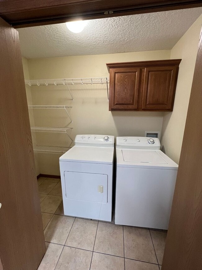 Building Photo - Close to KSU 2 Bed 2 Bath Apartment!