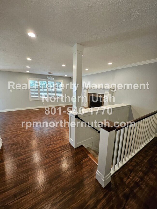 Building Photo - Stunning 5 Bedroom Home in Kaysville Now A...