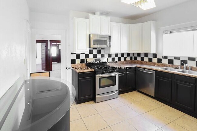 Building Photo - Nicely Located, Pet Friendly, Lake Merritt...