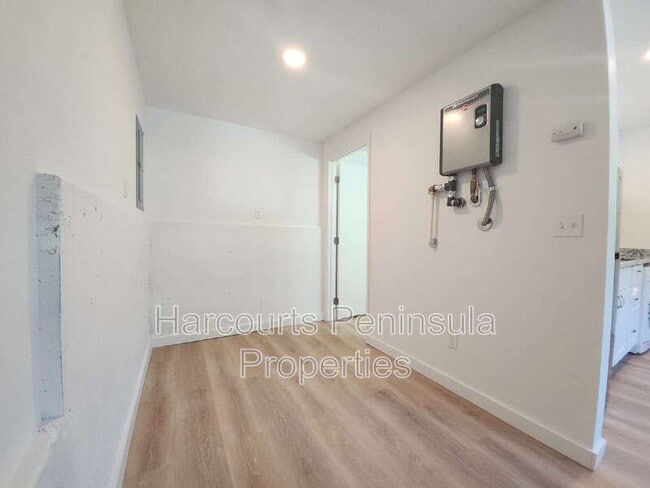 Building Photo - 35 NE Torval Canyon Rd