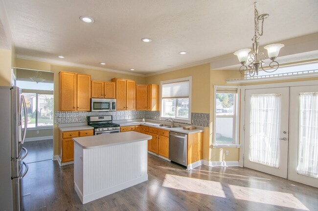 Building Photo - Gorgeous 3-Bed 2.5-Bath Home: w/ Tenant Oc...